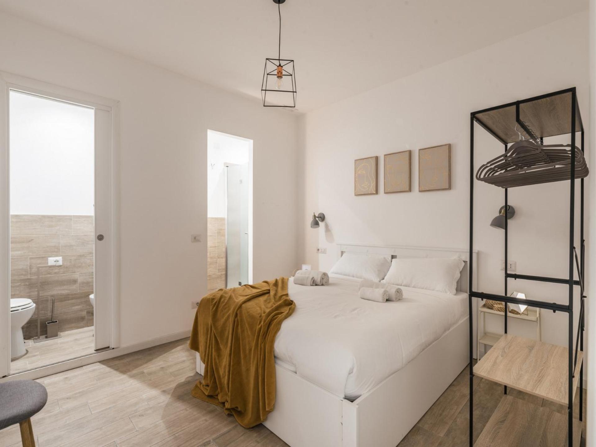 The Rent - Three-room Near The Colosseum Apartamento